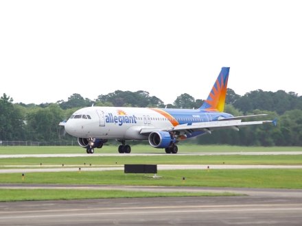 allegiant airplane