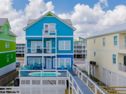 Beach house with elevator in Gulf Shores