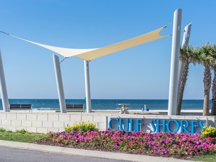 Gulf Place family-friendly public beach in Gulf Shores