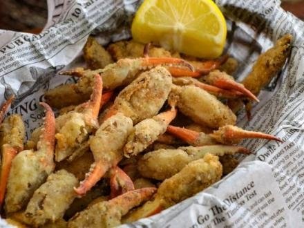 fried crab claw basket at Sea-N-Suds beachfront restaurant in Gulf Shores