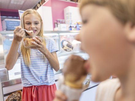 Kids eating ice cream at Kilwins ice cream shop at The Wharf