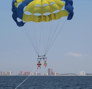 Ike's Parasailing